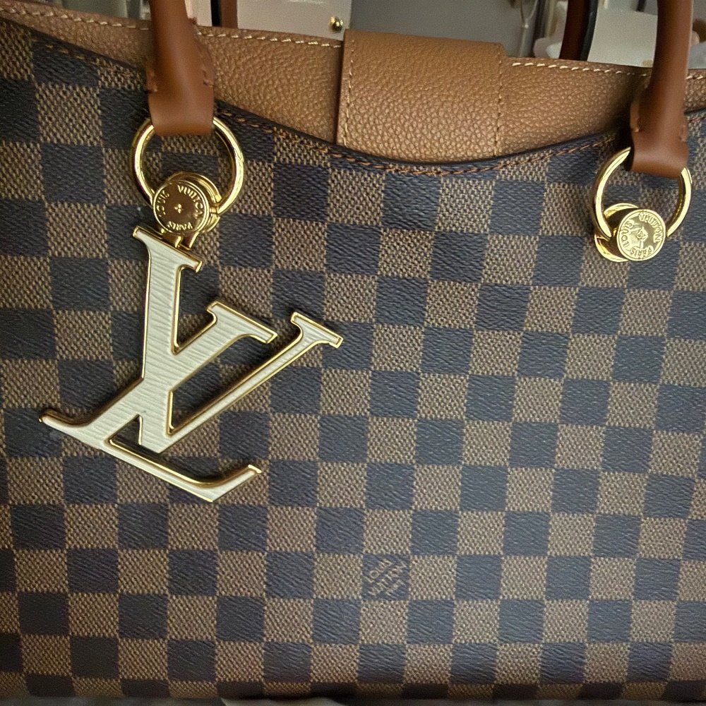 Faux LV Riverside - Picture 2 of 5